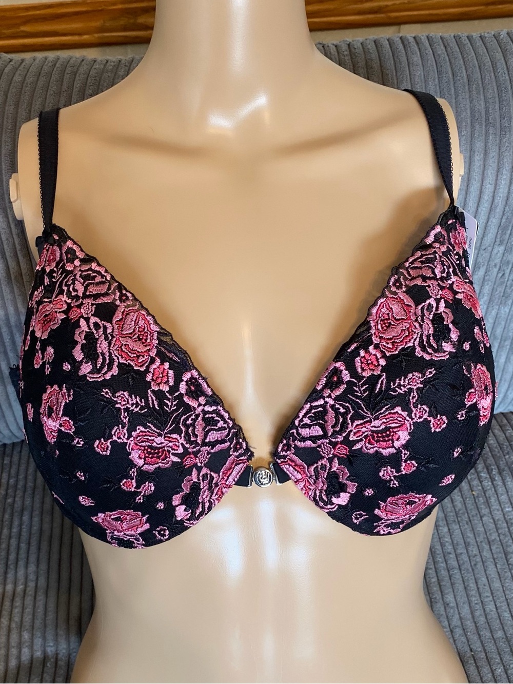 La Vie En Rose Black Bra with Pink Floral Lace - Plunge Push-Up